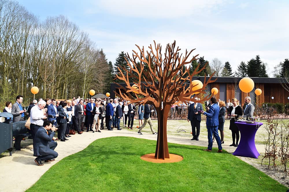 Opening gedenkboom crematorium Dela De Hoge Bogth