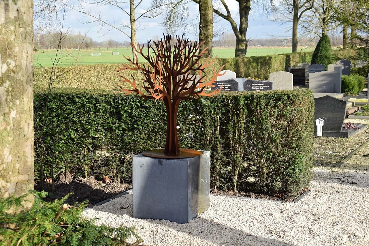 Klein gedenkmonument op begraafplaats Baambrugge