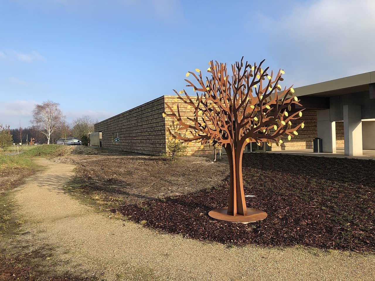 gedenkboom geplaatst bij crematorium Lommel