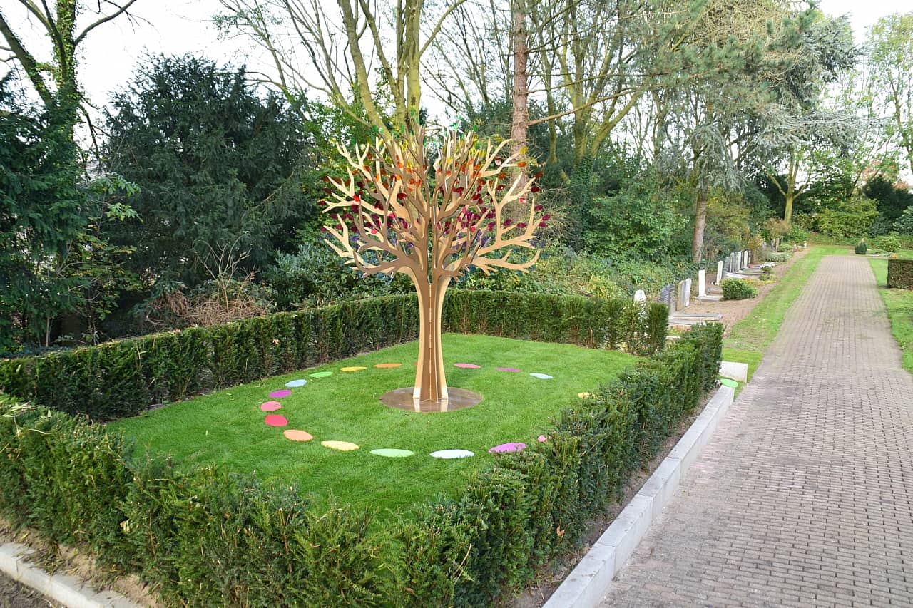 Gouden gedenkboom sterrenkinderen begraafplaats Waalhoven 5