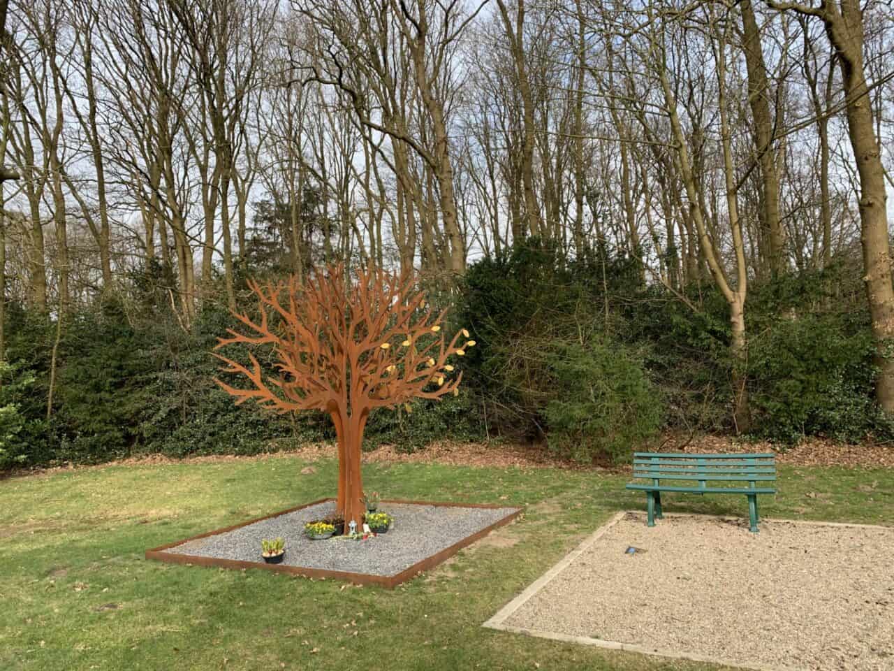 Gedenkboom op natuurbegraafplaats Hilversum 4