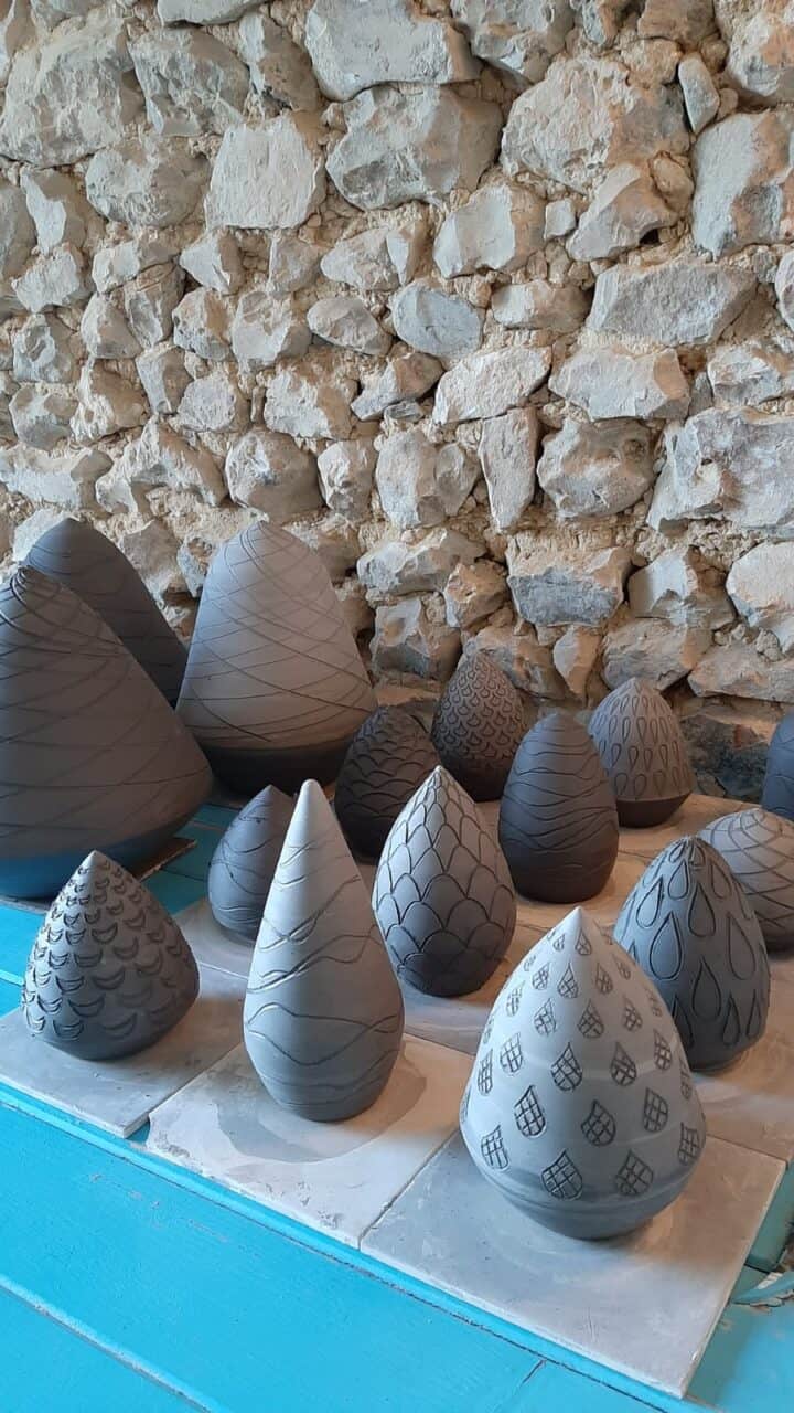 Ongeglazuurde keramische urnen