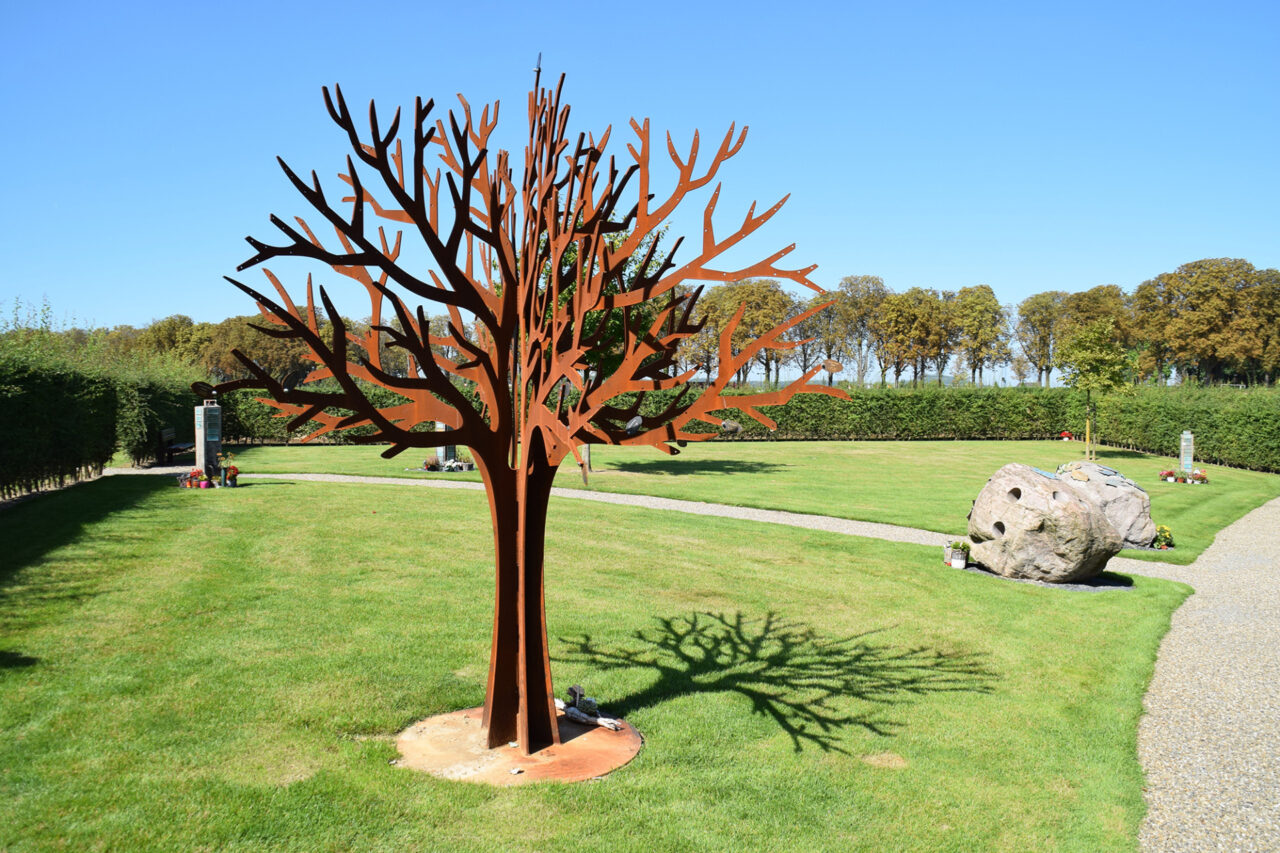 Gedenkboom bij crematorium Eijsden 2